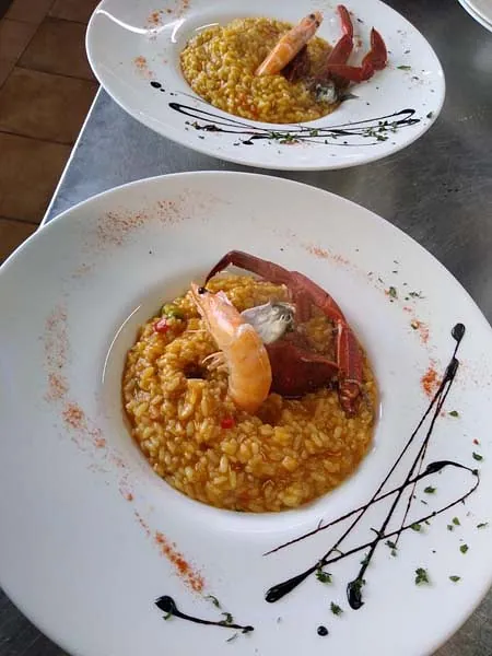 Las Piscinas Balmaseda paella