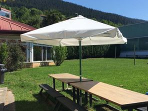 Las Piscinas Balmaseda carpa