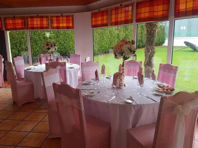 Las Piscinas Balmaseda mesas vestidas