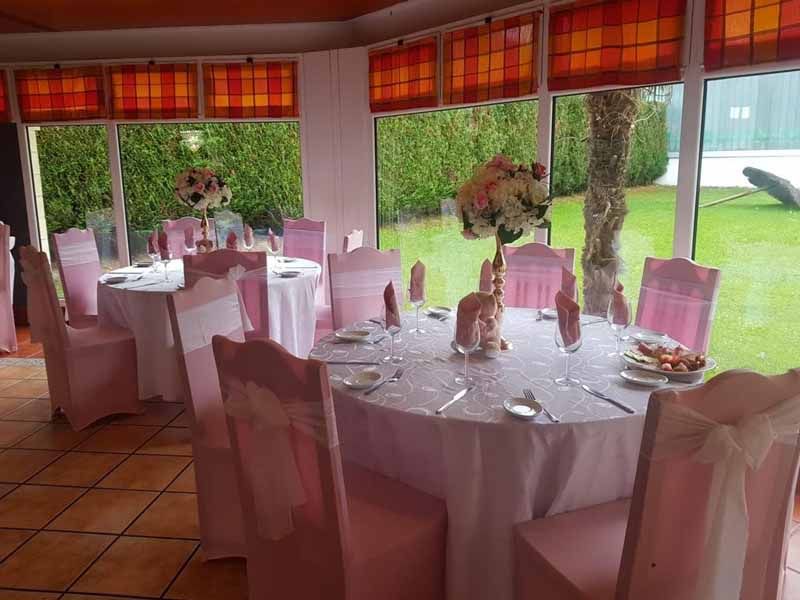 Las Piscinas Balmaseda mesas vestidas