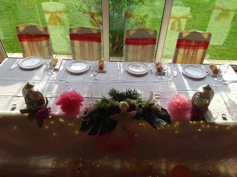 Las Piscinas Balmaseda mesa adornada