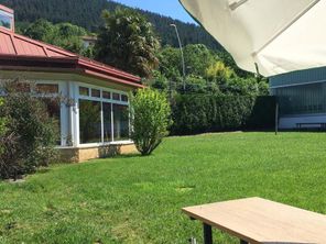 Las Piscinas Balmaseda patio