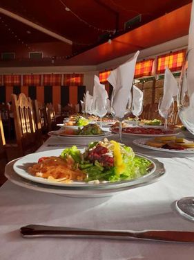 Las Piscinas Balmaseda comida y copas