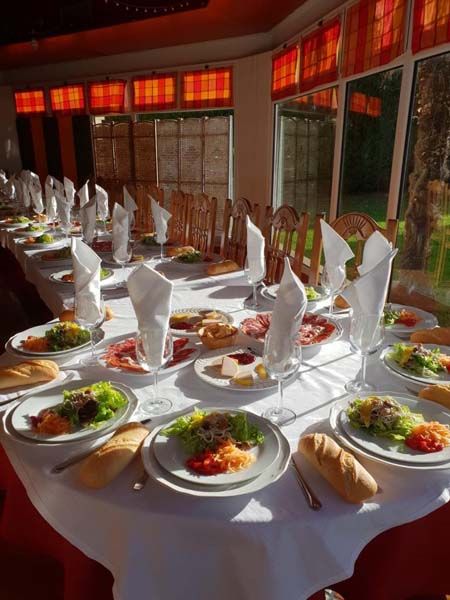 Las Piscinas Balmaseda mesa elegante