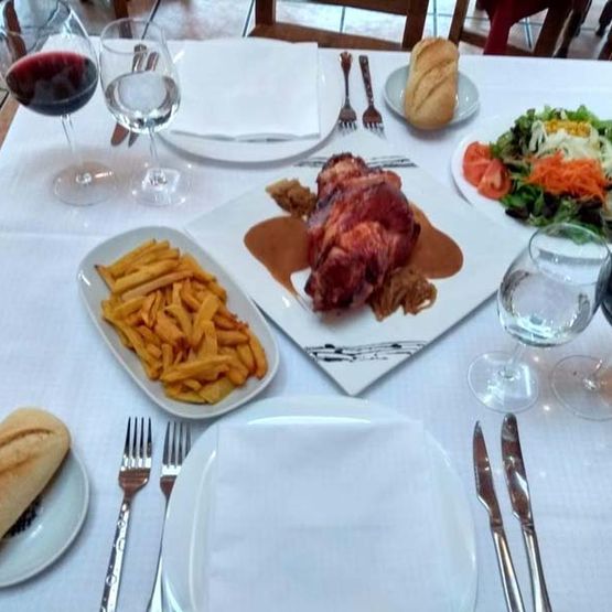 Las Piscinas Balmaseda platos ricos